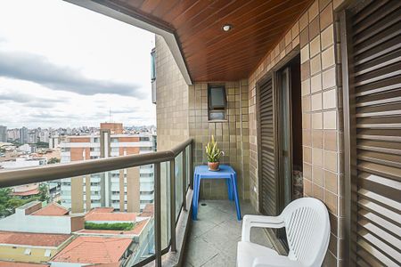 Apartamento à venda com 146m², 4 quartos e 3 vagas Apartamento à venda com 146m², 4 quartos e 3 vagasSacada do Quarto 1 e 2