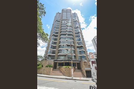 Apartamento à venda com 146m², 4 quartos e 3 vagas Apartamento à venda com 146m², 4 quartos e 3 vagasFachada e portaria