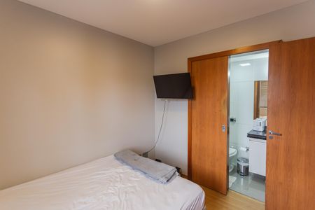 Suíte de apartamento à venda com 3 quartos, 120m² em Sagrada Família, Belo Horizonte