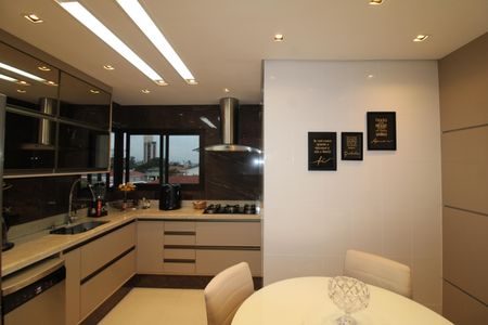 Apartamento à venda com 150m², 3 quartos e 3 vagasCozinha