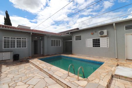 Casa para alugar com 240m², 3 quartos e 3 vagasPiscina