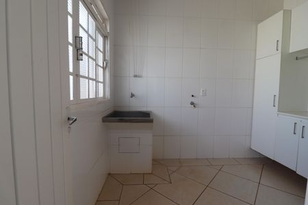 Casa para alugar com 240m², 3 quartos e 3 vagasÁrea de serviço 