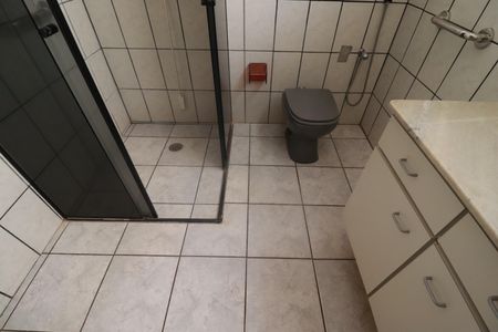 Casa para alugar com 240m², 3 quartos e 3 vagasBanheiro suite 1