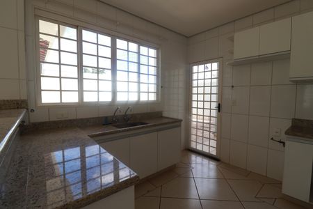 Casa para alugar com 240m², 3 quartos e 3 vagasCozinha 