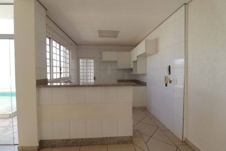 Casa para alugar com 240m², 3 quartos e 3 vagasCozinha 