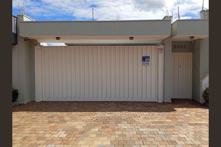 Casa para alugar com 240m², 3 quartos e 3 vagasFachada