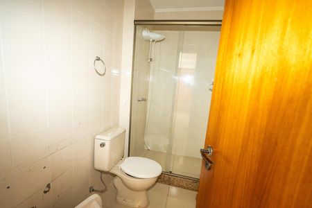 Banheiro de apartamento para alugar com 2 quartos, 95m² em Higienópolis, Porto Alegre