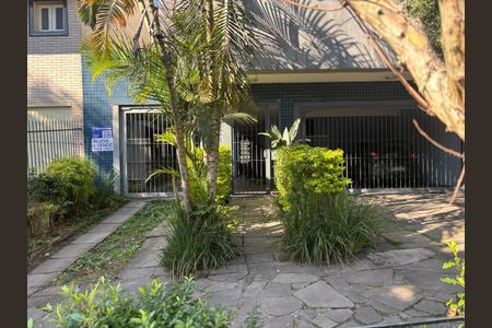 Plaquinha Instalada código LFWN-584 de apartamento para alugar com 2 quartos, 95m² em Higienópolis, Porto Alegre