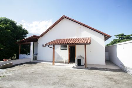 Casa à venda com 400m², 5 quartos e 3 vagasQuintal dos Fundos