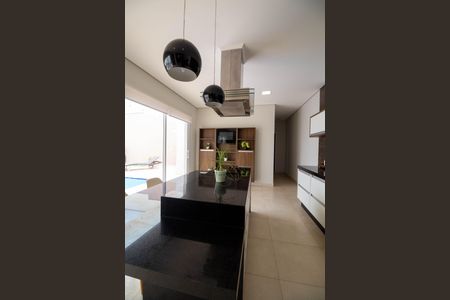 Casa à venda com 288m², 4 quartos e 4 vagasCozinha