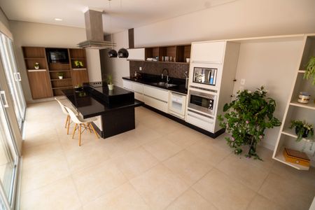 Casa à venda com 288m², 4 quartos e 4 vagasCozinha