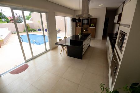 Casa à venda com 288m², 4 quartos e 4 vagasCozinha