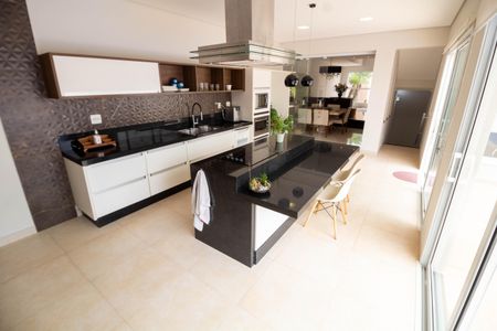 Casa à venda com 288m², 4 quartos e 4 vagasCozinha