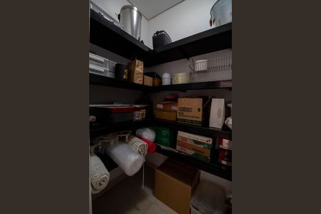 Casa à venda com 288m², 4 quartos e 4 vagasDespensa