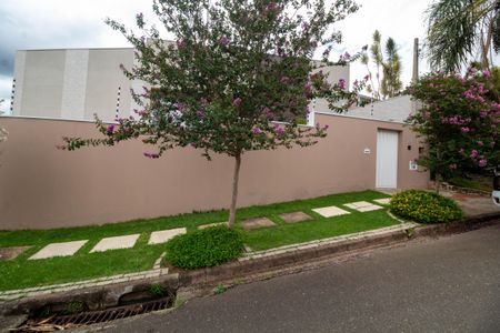 Casa à venda com 288m², 4 quartos e 4 vagasFachada