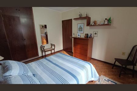 Casa à venda com 194m², 4 quartos e 4 vagas