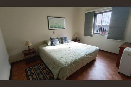 Casa à venda com 194m², 4 quartos e 4 vagas