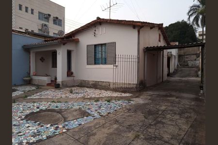 Casa à venda com 109m², 2 quartos e 4 vagas