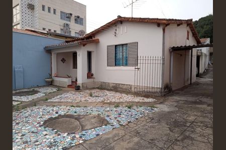Casa à venda com 109m², 2 quartos e 4 vagas