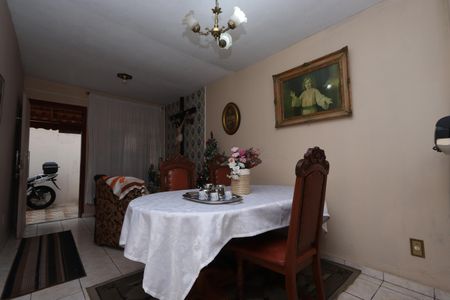 Casa para alugar com 270m², 2 quartos e 3 vagasSala