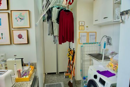 Apartamento à venda com 81m², 3 quartos e 2 vagas Apartamento à venda com 81m², 3 quartos e 2 vagasÁrea de Serviço