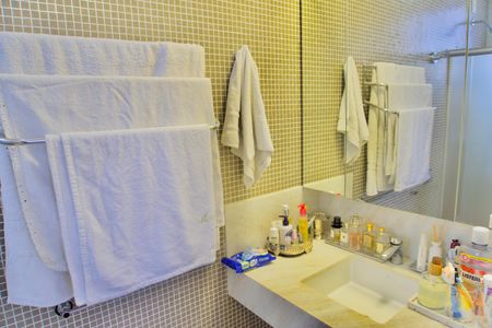 Apartamento à venda com 81m², 3 quartos e 2 vagas Apartamento à venda com 81m², 3 quartos e 2 vagasSuíte - Banheiro