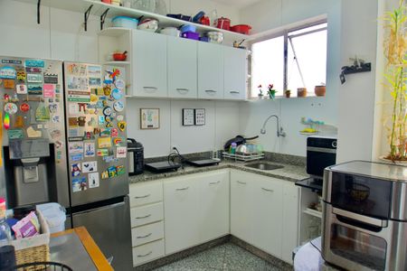 Apartamento à venda com 81m², 3 quartos e 2 vagas Apartamento à venda com 81m², 3 quartos e 2 vagasQuarto 2 - Janela Vista