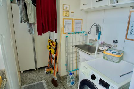 Apartamento à venda com 81m², 3 quartos e 2 vagas Apartamento à venda com 81m², 3 quartos e 2 vagasÁrea de Serviço