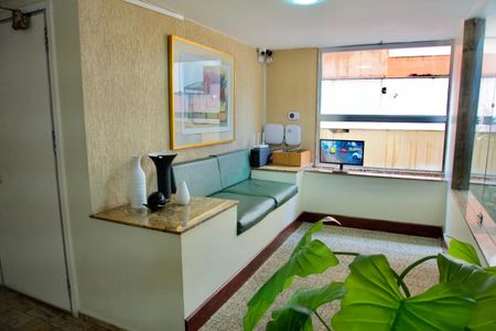 Apartamento à venda com 81m², 3 quartos e 2 vagas Apartamento à venda com 81m², 3 quartos e 2 vagasÁrea Comum - Recepção