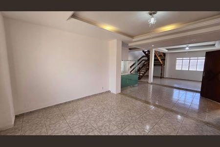 Casa para alugar com 370m², 4 quartos e 5 vagasSala 1