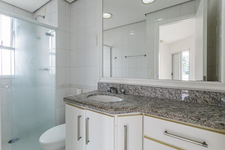 Banheiro de apartamento para alugar com 1 quarto, 45m² em Itaim Bibi, São Paulo