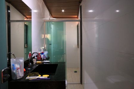 Casa à venda com 120m², 2 quartos e 1 vaga Casa à venda com 120m², 2 quartos e 1 vagaBanheiro