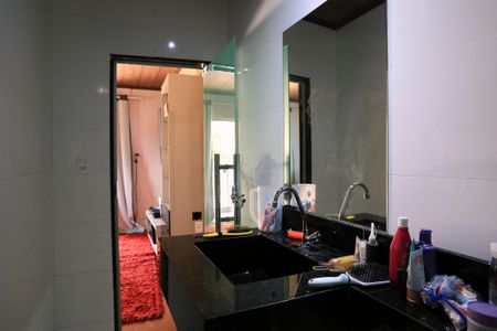 Casa à venda com 120m², 2 quartos e 1 vaga Casa à venda com 120m², 2 quartos e 1 vagaBanheiro