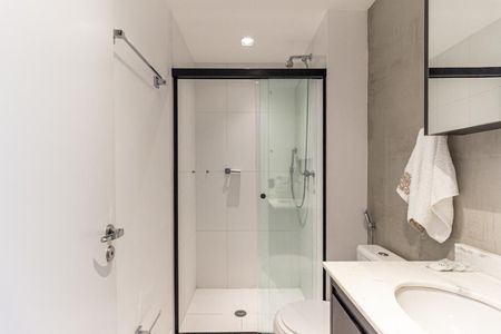 Banheiro de kitnet/studio para alugar com 1 quarto, 27m² em Vila Buarque, São Paulo