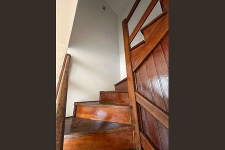 Escada  de casa de condomínio para alugar com 2 quartos, 76m² em Sarandi, Porto Alegre