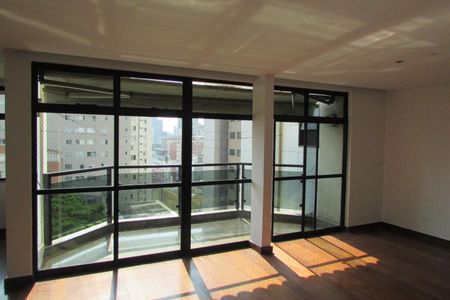 Apartamento para alugar com 210m², 4 quartos e 4 vagasSala