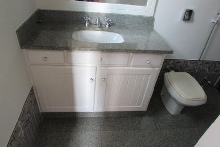 Apartamento para alugar com 210m², 4 quartos e 4 vagasBanheiro