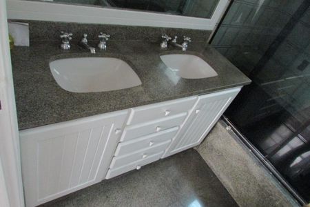 Apartamento para alugar com 210m², 4 quartos e 4 vagasBanheiro