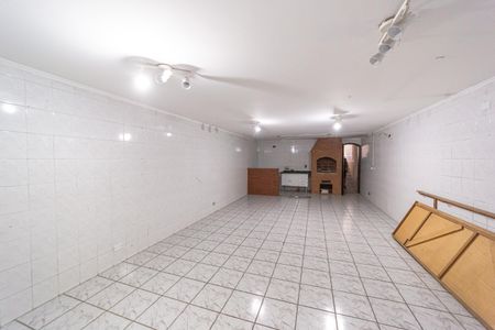 Casa à venda com 230m², 4 quartos e 4 vagas Casa à venda com 230m², 4 quartos e 4 vagasGaragem