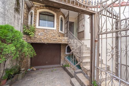 Casa à venda com 230m², 4 quartos e 4 vagas Casa à venda com 230m², 4 quartos e 4 vagasFachada