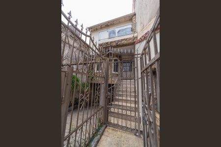 Casa à venda com 230m², 4 quartos e 4 vagas Casa à venda com 230m², 4 quartos e 4 vagasFachada