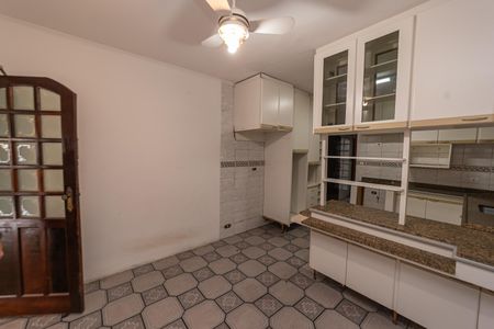 Casa à venda com 230m², 4 quartos e 4 vagas Casa à venda com 230m², 4 quartos e 4 vagasCozinha