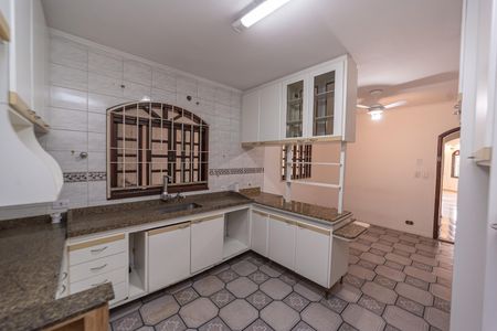 Casa à venda com 230m², 4 quartos e 4 vagas Casa à venda com 230m², 4 quartos e 4 vagasCozinha