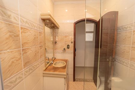 Casa à venda com 230m², 4 quartos e 4 vagas Casa à venda com 230m², 4 quartos e 4 vagasBanheiro