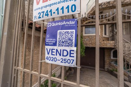 Casa à venda com 230m², 4 quartos e 4 vagas Casa à venda com 230m², 4 quartos e 4 vagas02/01/26 Placa: KHDC-464