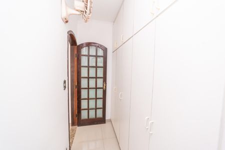 Casa à venda com 230m², 4 quartos e 4 vagas Casa à venda com 230m², 4 quartos e 4 vagasCloset do Quarto 4