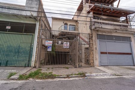 Casa à venda com 230m², 4 quartos e 4 vagas Casa à venda com 230m², 4 quartos e 4 vagasFachada