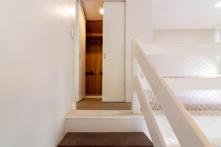 Apartamento à venda com 51m², 1 quarto e 1 vagaEscada