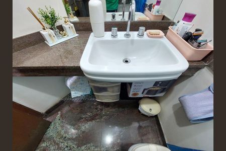 Apartamento à venda com 70m², 3 quartos e 2 vagas Apartamento à venda com 70m², 3 quartos e 2 vagasBanheiro Suíte