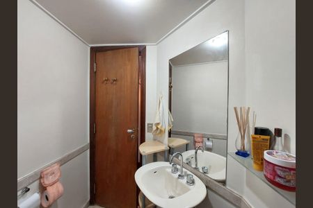 Apartamento à venda com 70m², 3 quartos e 2 vagas Apartamento à venda com 70m², 3 quartos e 2 vagasBanheiro Social